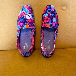 Floral Toms- 7.5